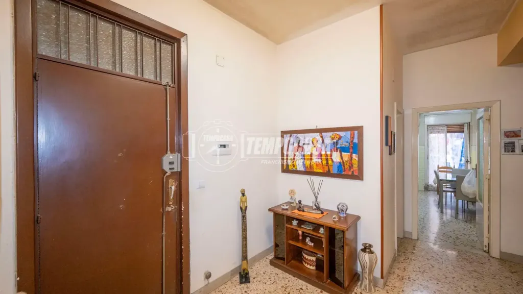 Entrée - Bright Trilocale with Balcony in Messina