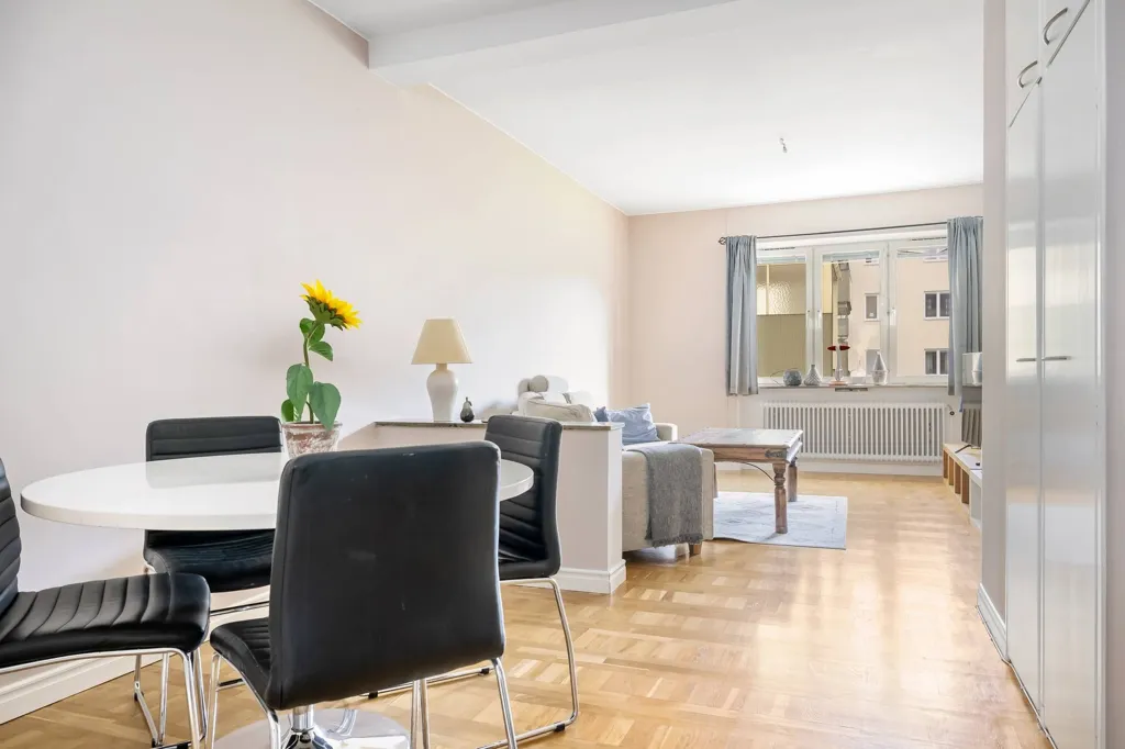 Söögituba - Two-Bedroom Apartment with City Proximity in Norrköping