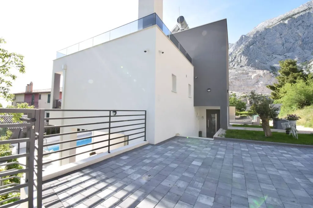 Terrace - New Villa with Pool in Baška Voda