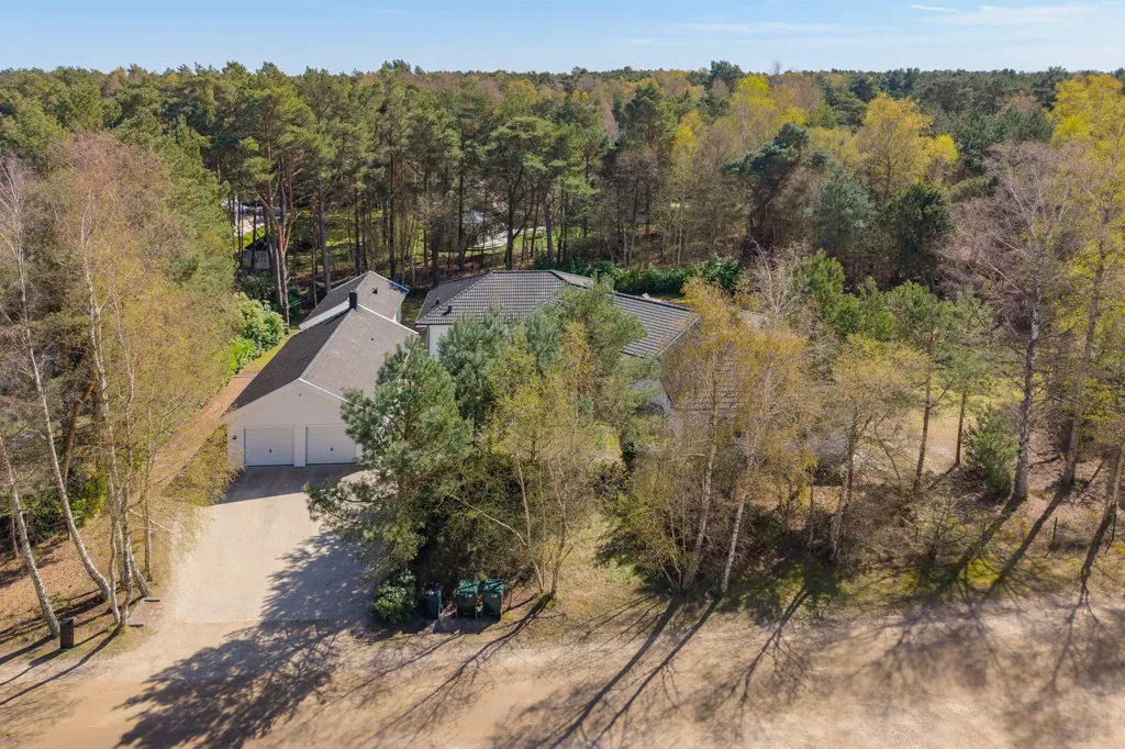 Luftaufnahme - Spacious Bungalow with Pool in Ljungskogen
