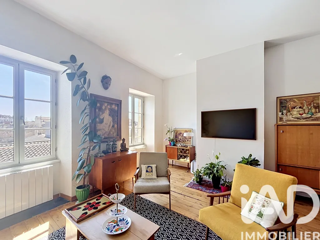 Living Room - Duplex Apartment with River View in Bordeaux