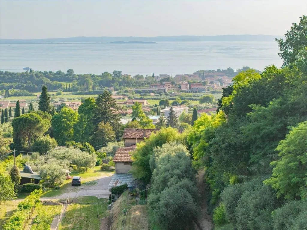 Õhuvaade - Historic Rustic House with Lake View in Bardolino