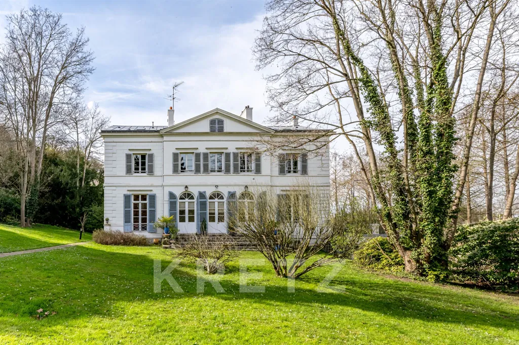 Välivaade - Historic Apartment with Park View in Bougival