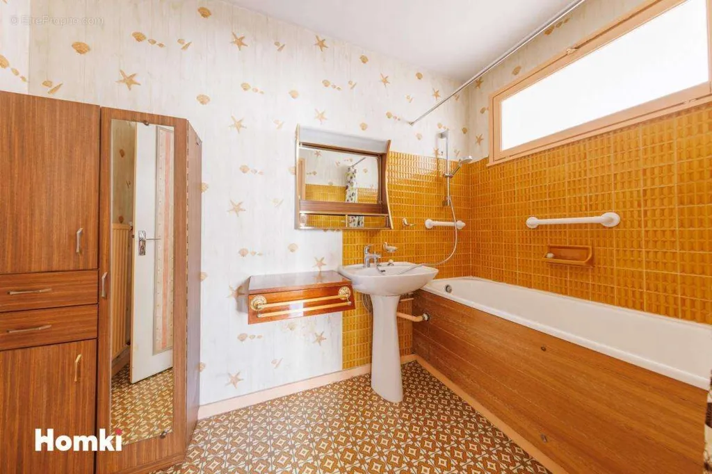 Vannitoad - Top Floor Flat with Loggia in Clermont-Ferrand