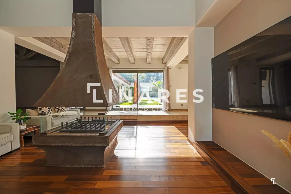 Elutuba - Villa with Pool and 28,000 m² Park in Llinares