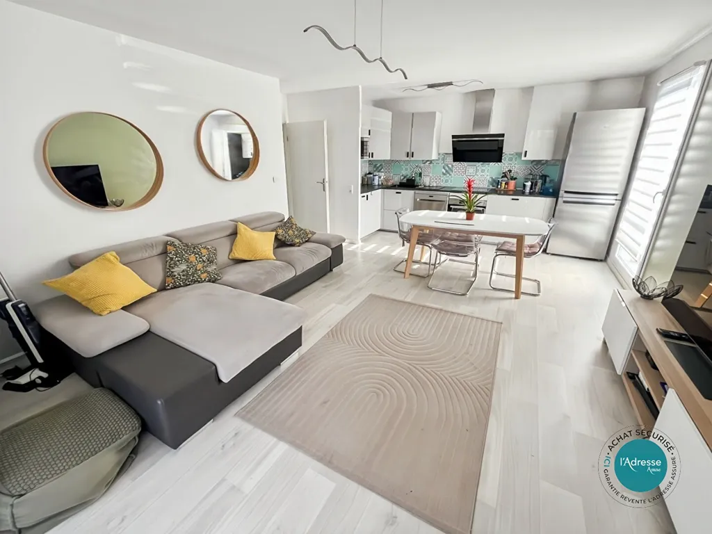 Séjour - Appartement 3 Pièces avec Balcon dans Résidence Récente à Mennecy
