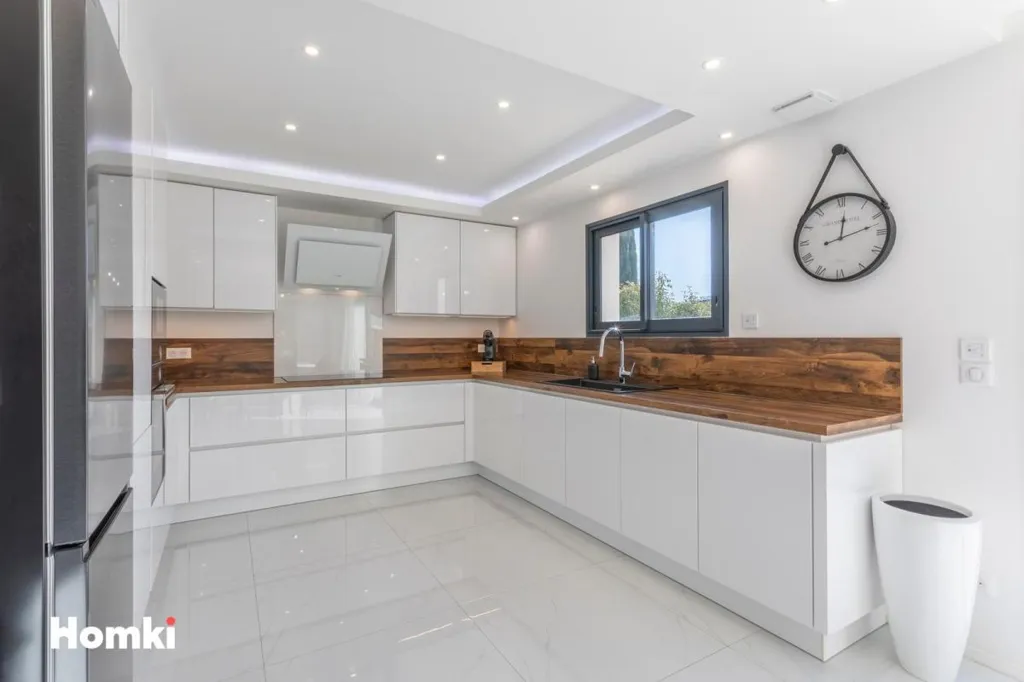 Cuisine - Maison T6 avec Terrasse et Jardin à Marseille