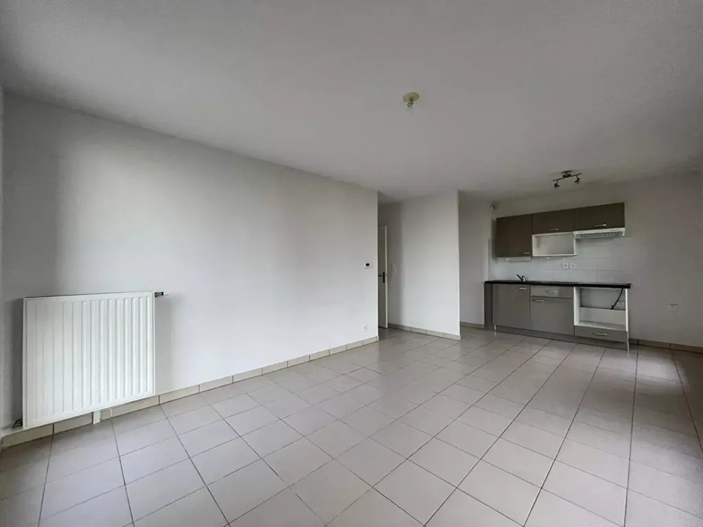 Séjour - T3 avec Balcon et Parking à Blagnac