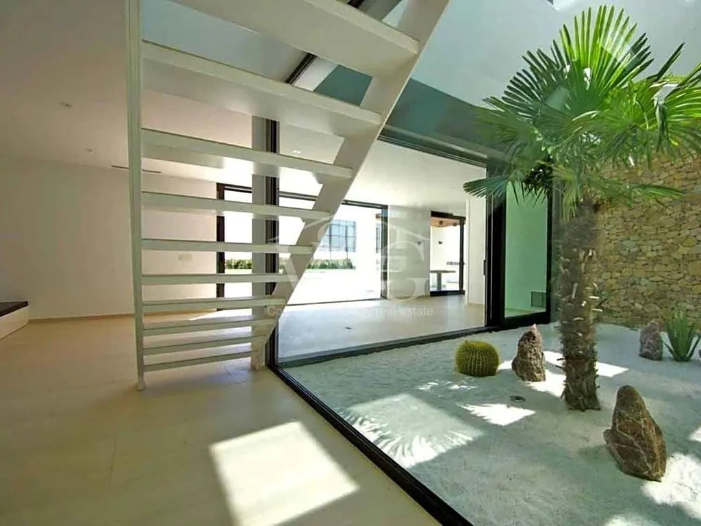 Aed - Seafront Villa with Pool in Mas Pinell