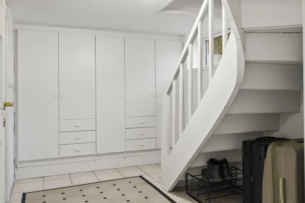hallway_entrance
