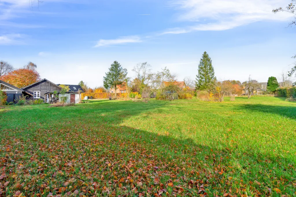 Aed - Buildable Plot with Garden in Brande