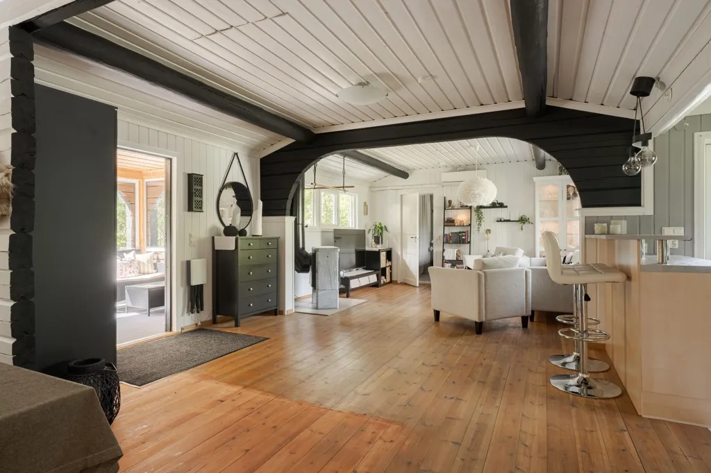 Elutuba - Charming Seafront Home with Open Plan in Tranquil Setting