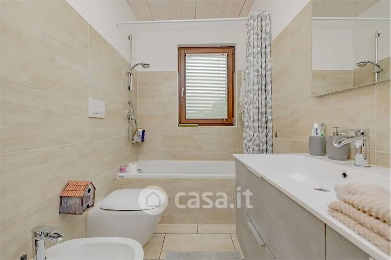 Salles de bain - Apartment with Garden and Valley View in Châtillon