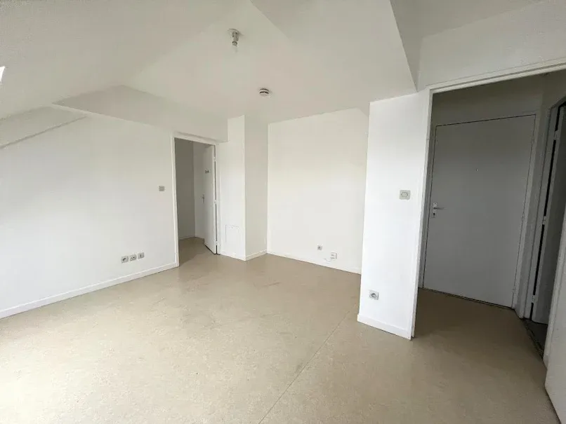 Toad - 2-Bedroom Flat with Parking in Meaux