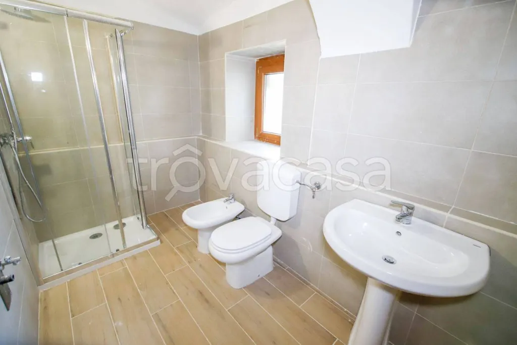 Salles de bain - Terraced House with Vaulted Ceilings in Feletto