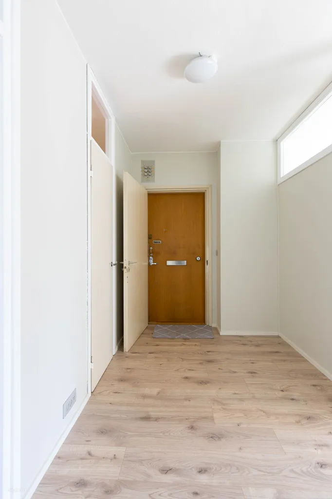 hallway_entrance