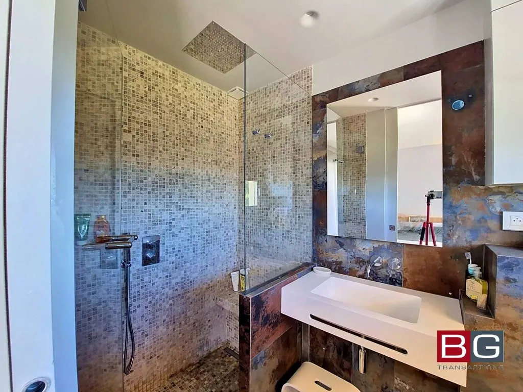 Vannitoad - Luxury Flat with Sea View in Antibes