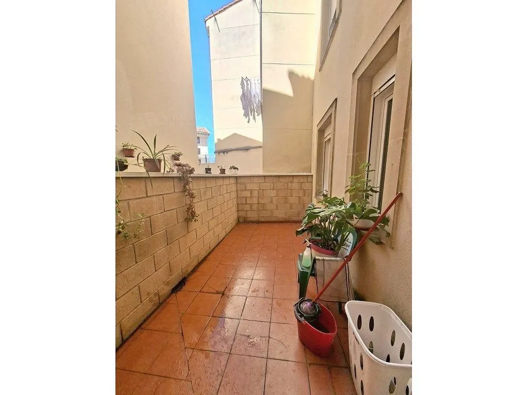 Aed - Spacious Apartment with Balconies in Central Location