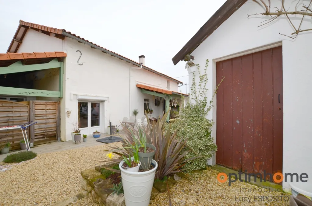 Jardin - Maison de Village Rénovée à Nieuil, Charente