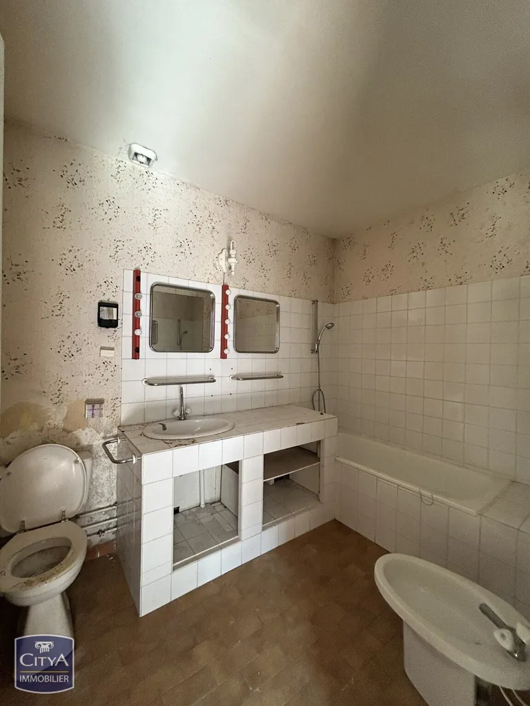 Bathrooms - Renovated House with Garden in Chartres Centre