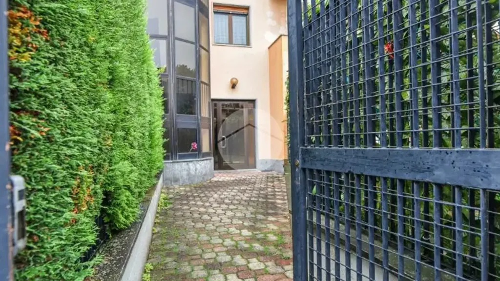 hallway_entrance