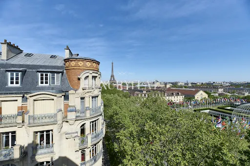 Balcon - Appartement Rénové avec Terrasse à Paris 7ᵉ
