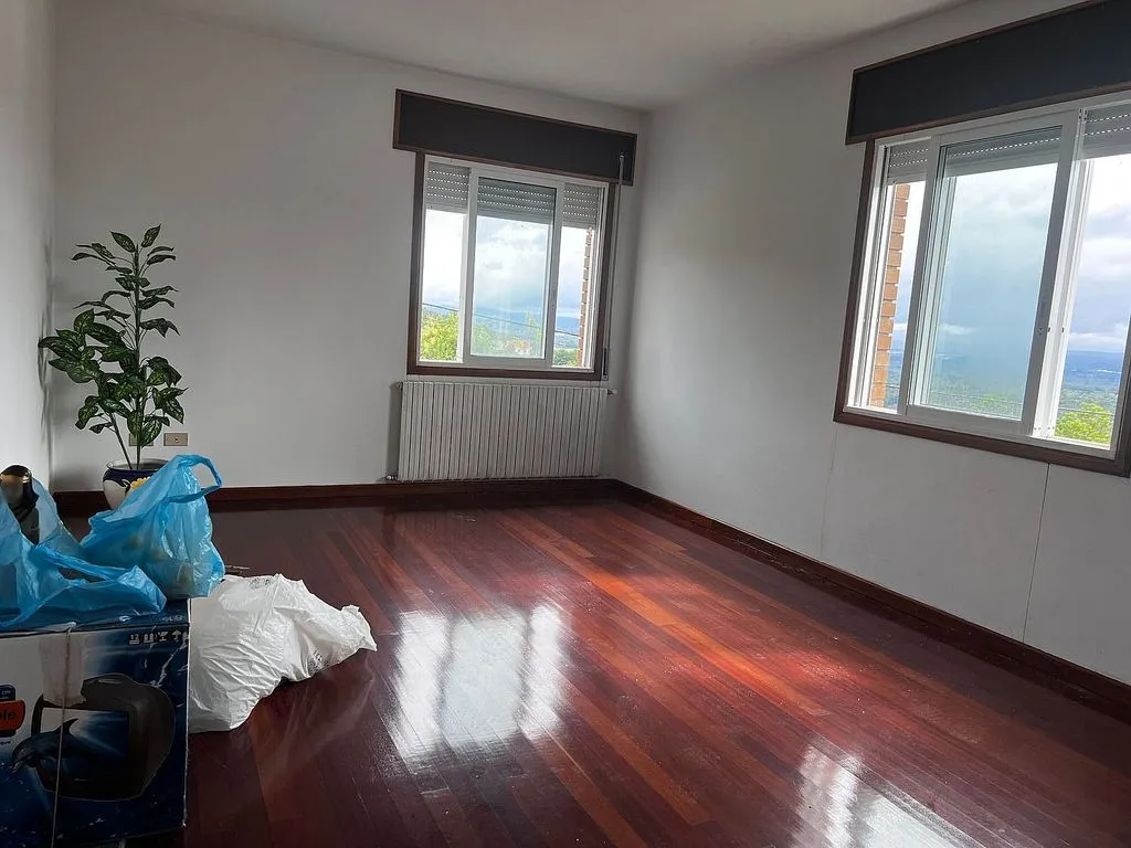 Pièces - Chalet with Pool and Terrace in Pantón