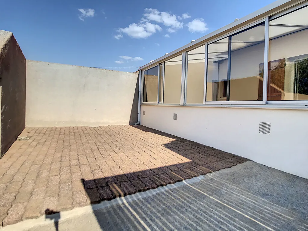 Aed - 3-Bedroom House with Terraced Garden in Couffé