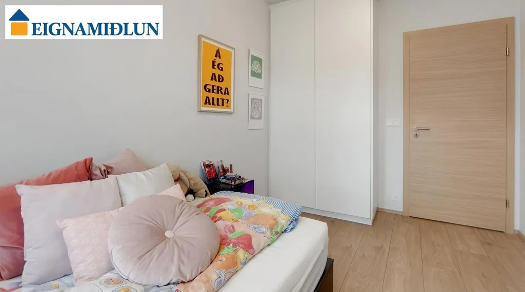 Camere da letto - Apartment with Balcony in Hlíðarfótur