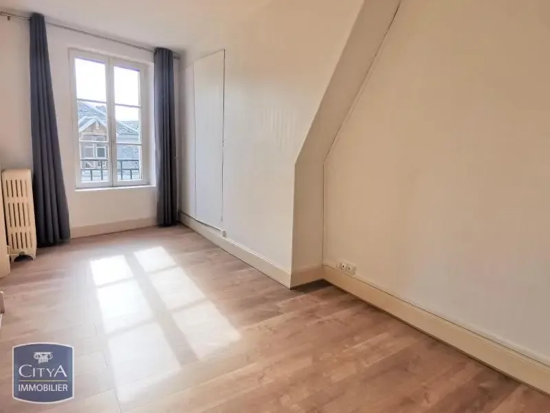 Pièces - Appartement T3 avec Garage au Centre de Laon