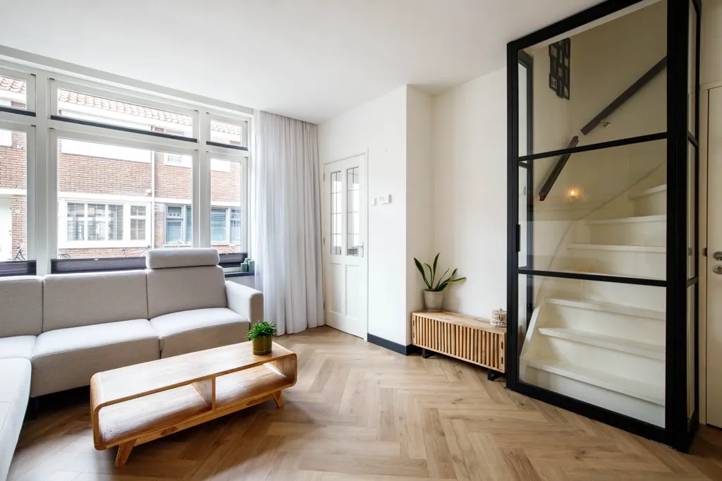 Séjour - Modernised Townhouse with Rooftop Space in Gouda