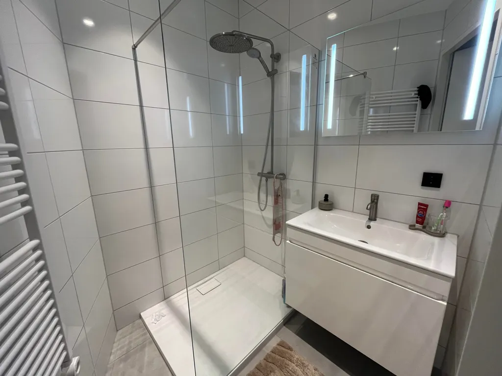 Salles de bain - Luxury Apartment with Parking in Rotterdam