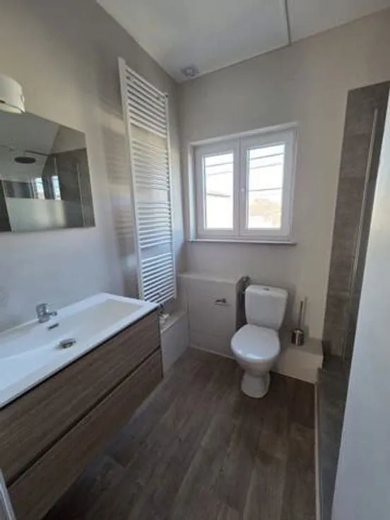 Salles de bain - Appartement Rénové avec Cuisine Équipée