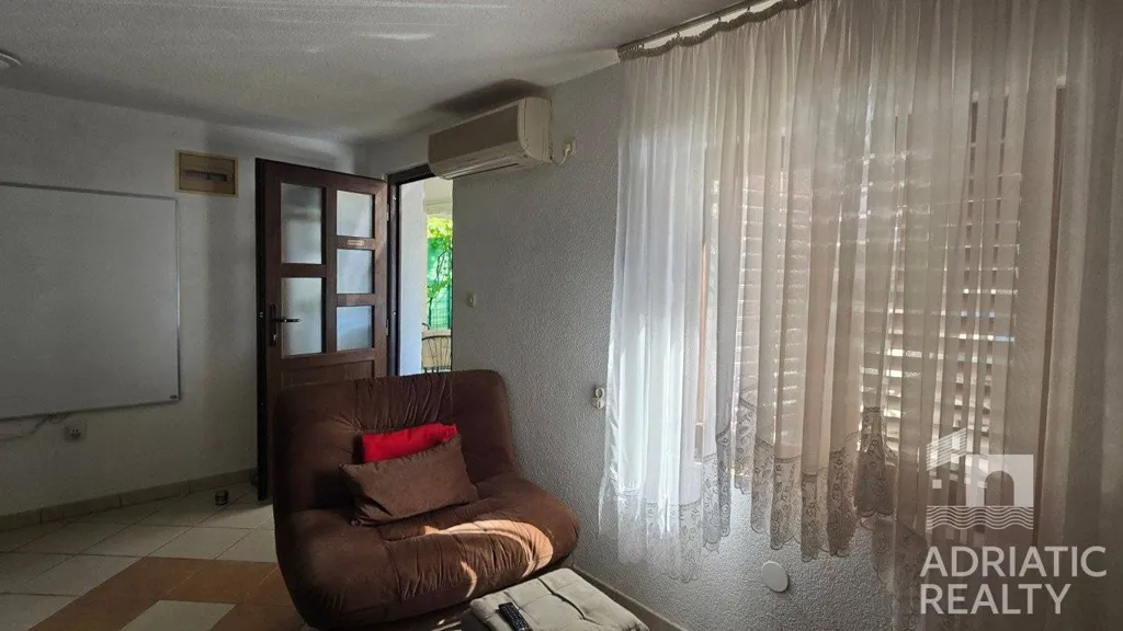 Elutuba - Two-Bedroom Apartment with Terrace in Vodice