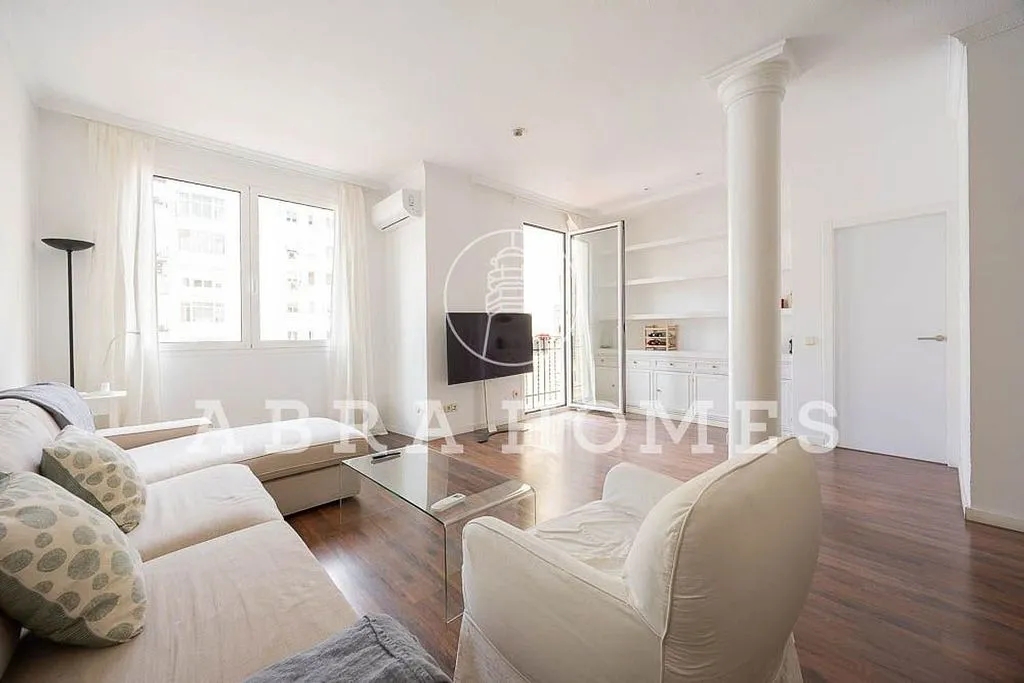 Elutuba - Ample Light Flat with Balcony in Recoletos