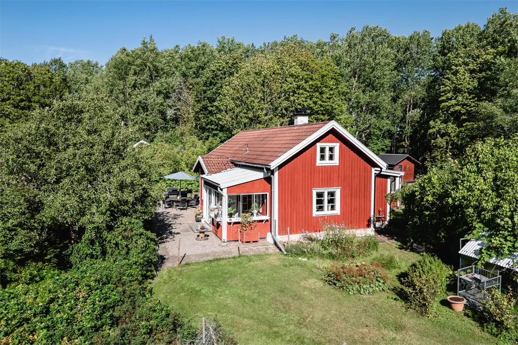 Õhuvaade - Charming Cottage with Private Pier near Katrineholm