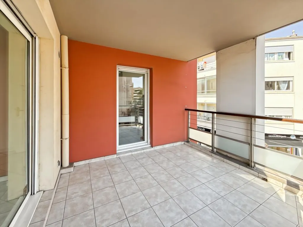 Balcon - Appartement T3 avec Parking au Centre de Saint-Raphaël