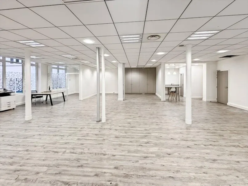 Bureau - Locaux Professionnels de 255 m² à Paris 10ème