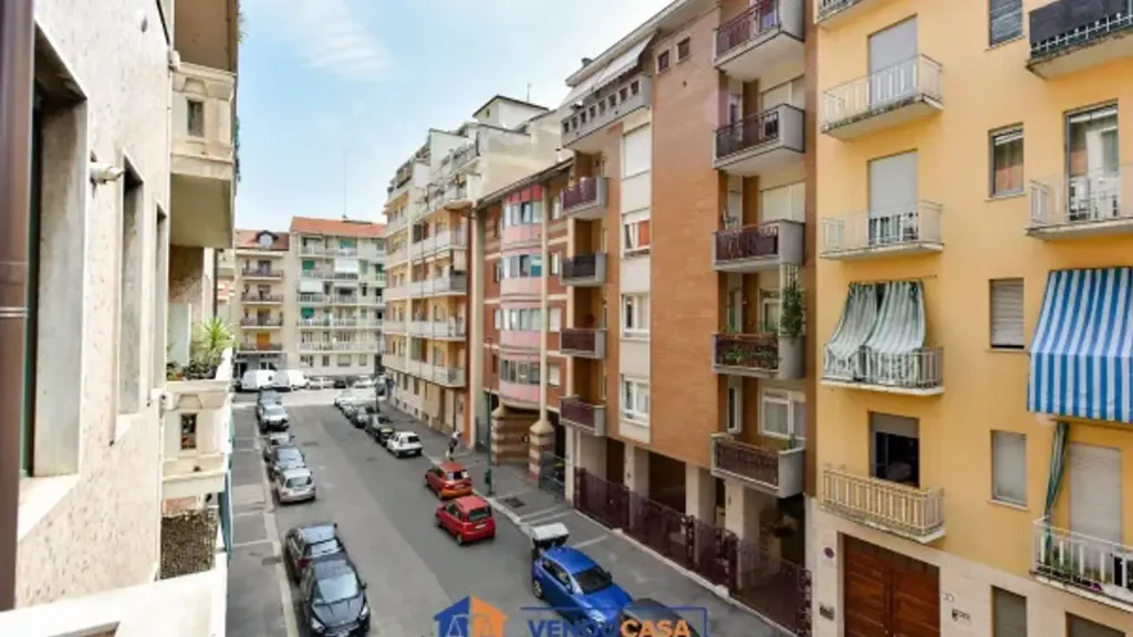 Balcony - Twin-Storey Apartment with Balcony in Turin