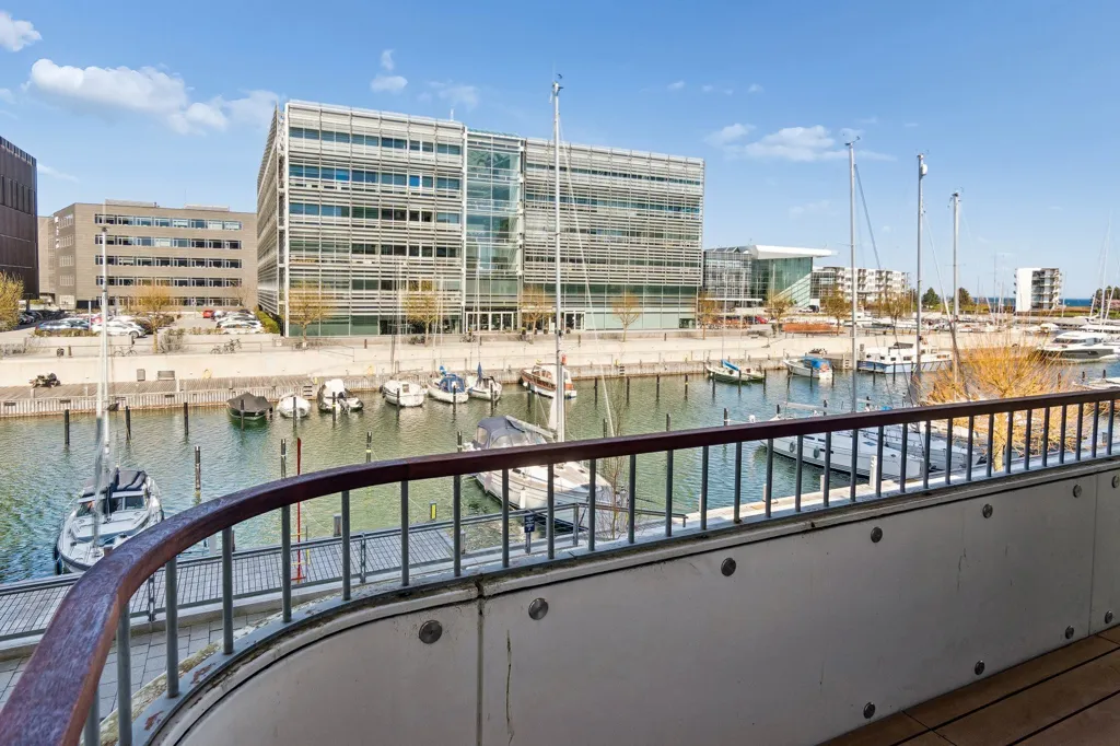 Terrazza - Funkis Apartment with Waterfront Access in Hellerup