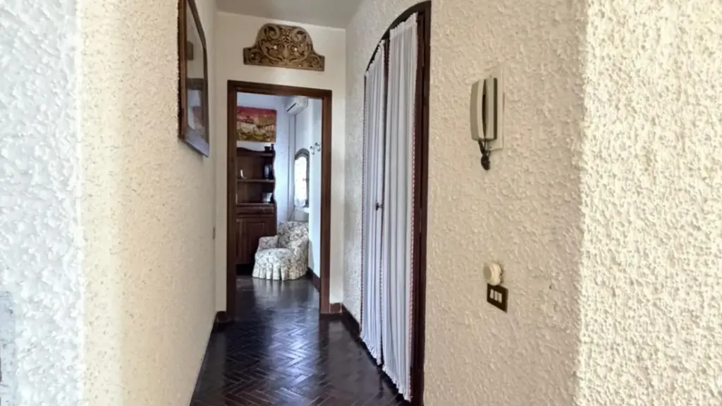 hallway_entrance