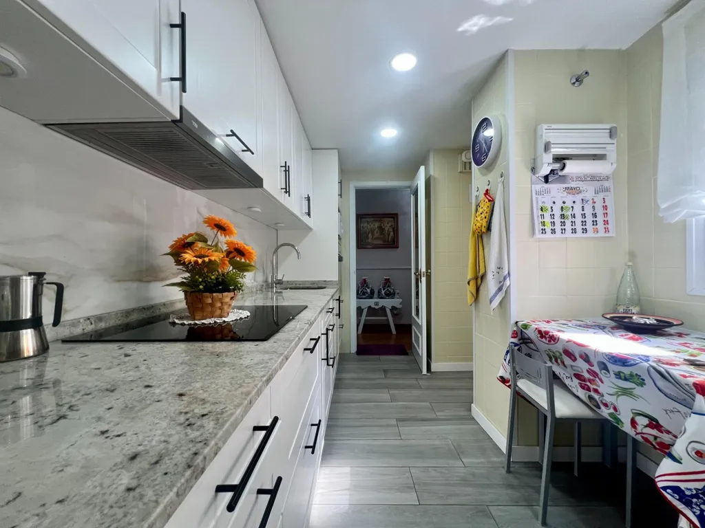 Cucina - Bright Apartment with Terrace in Parque Azahara