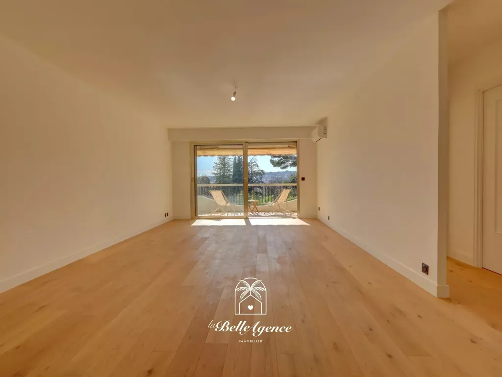 Bedrooms - 3-Bed Apartment with Terrace in Nice Cimiez