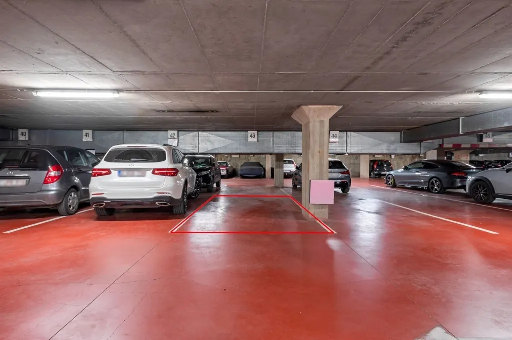 Garage - Appartement Lumineux avec Parking à Sint-Niklaas
