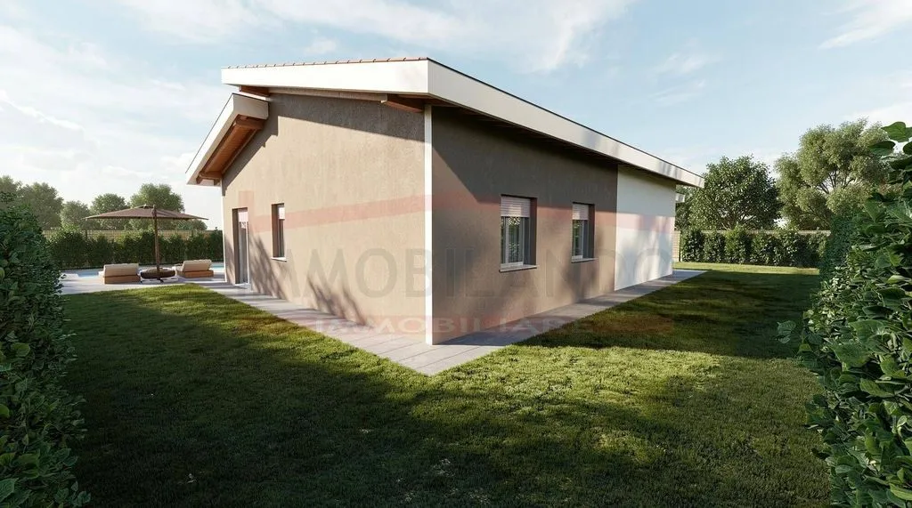 Contemporary Villa with Pool in Monzambano