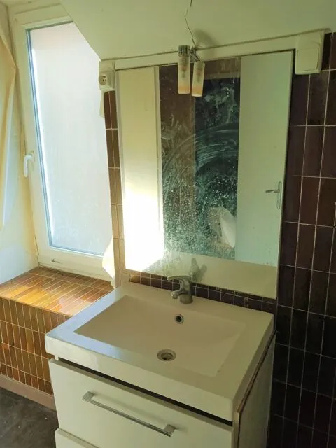 Vannitoad - Maison Bourg with Potential in Estivareilles