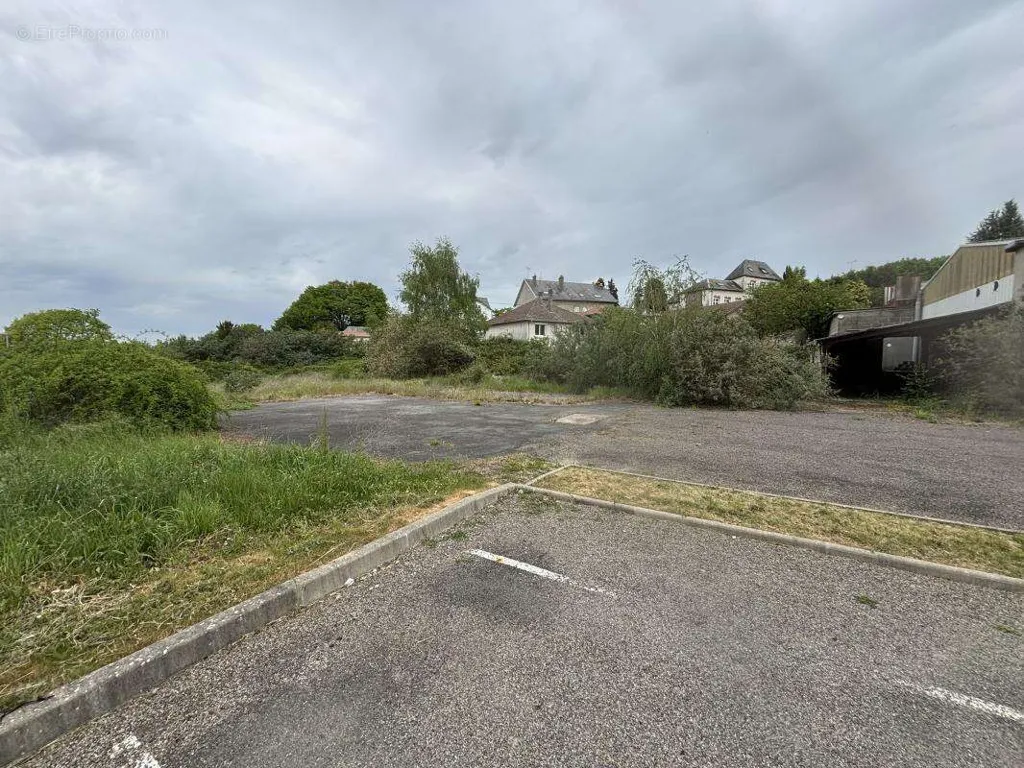 Aed - Buildable Land with Commercial Potential in Saint-Junien