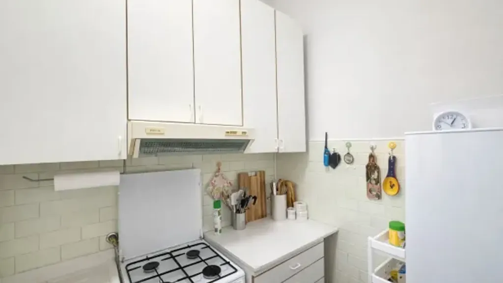 Cuisine - Bright Apartment with Balcony in Alessandria