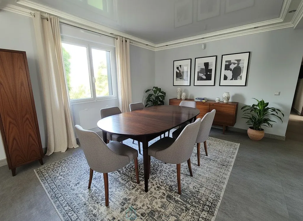 Sala da pranzo - Contemporary House with Pool on Amboise Heights