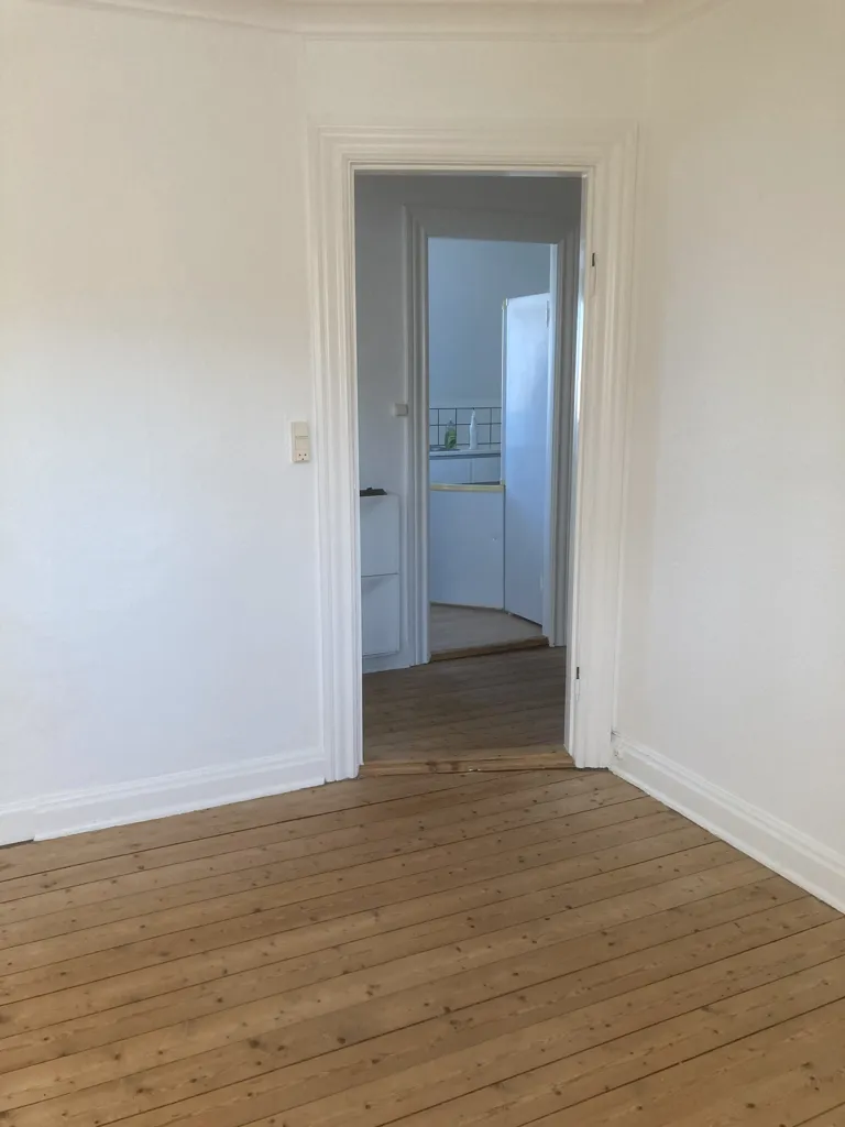 Rooms - Bright Apartment with Tennis View in West District